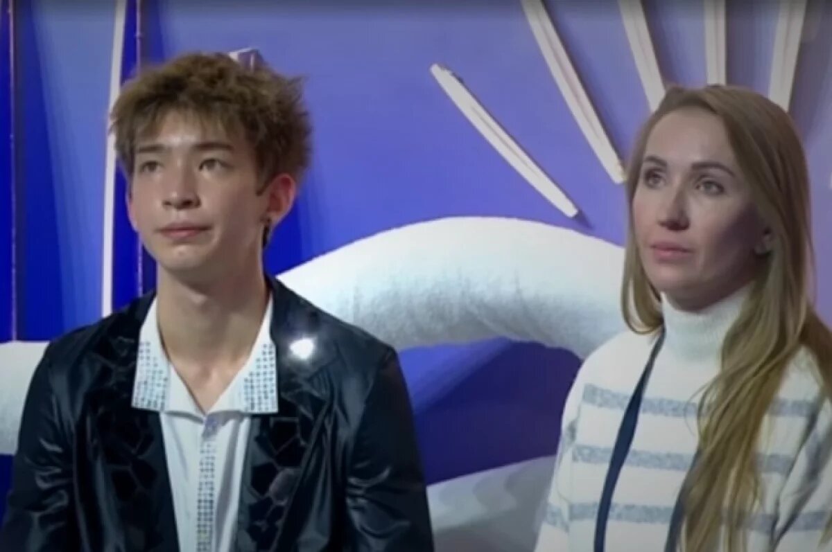    Алдар Самбуев с тренером в ожидании результатов.