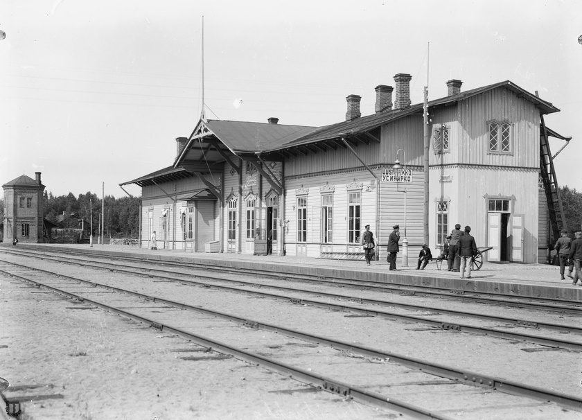 Вокзал ст. Уусикиркко (соврем. Каннельярви), вид со стороны пути № 2. Фотография нач. 1900-х г.г.