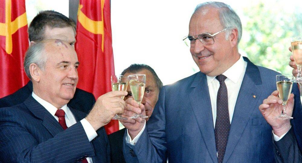 Нобелевская премия за предательство: как Горбачёв подарил Западу победу в «Холодной войне» и заложил причины для новой