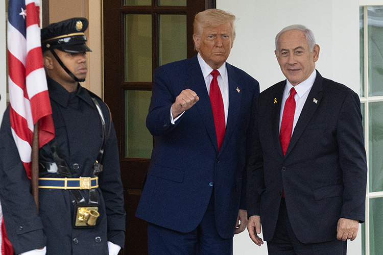    «Трамп сейчас очень недоволен Нетаньяху: он срывает его мирные договоренности по Газе, о которых американский президент уже успел всем рассказать».   
Фото: © Hu Yousong / XinHua / www.globallookpress.com