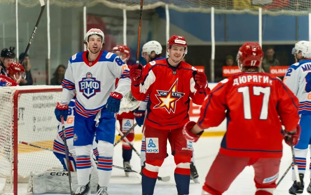    Хоккейная «Ижсталь» дома разгромила СКА-ВМФ