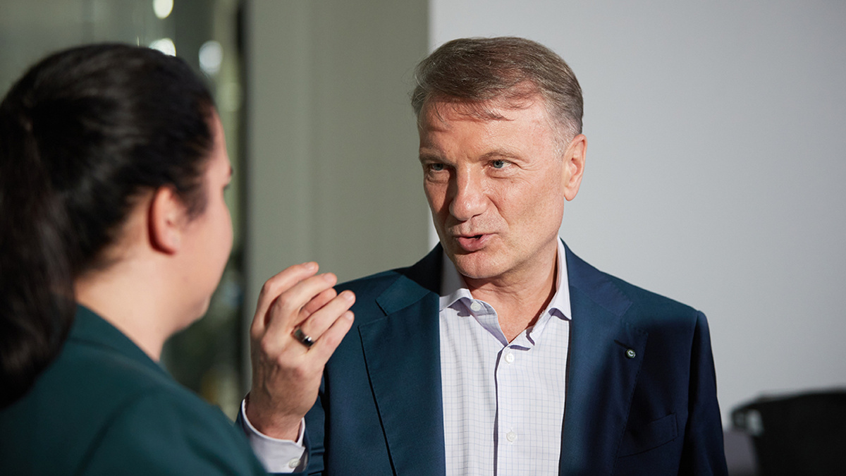 Т-Банк и Сбер стали вызывать клиентов на «допрос»: что происходит?