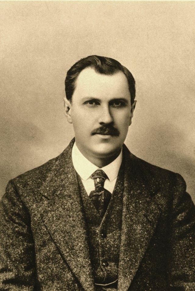 Русский художник, архитектор, дизайнер и преподаватель. Один из мастеров московского модерна. Вашков Сергей Иванович. 