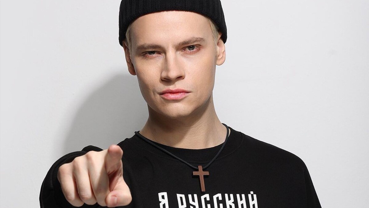 Shaman (Ярослав Дронов) — российский певец, композитор и автор песен