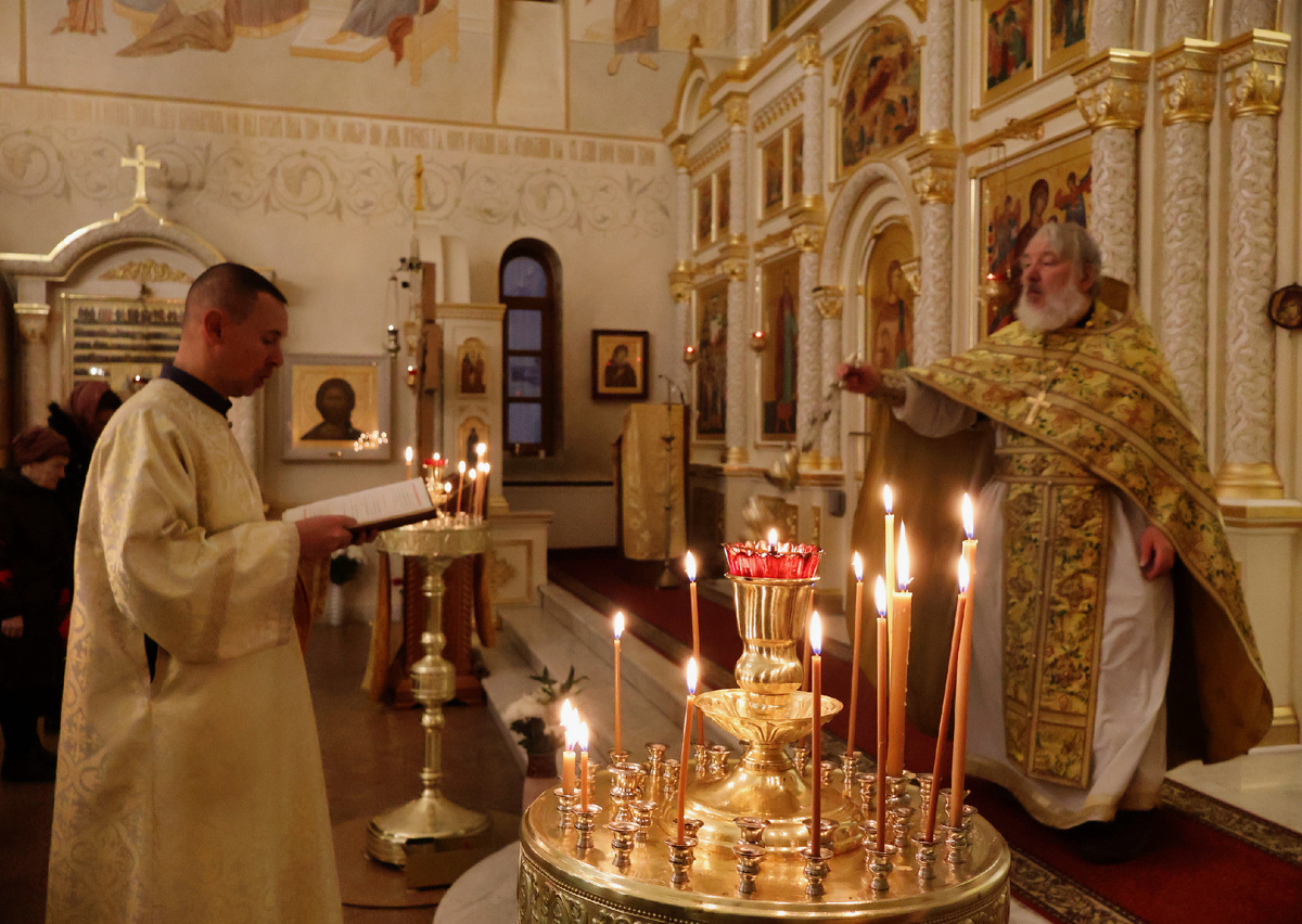 Кадит отец Александр