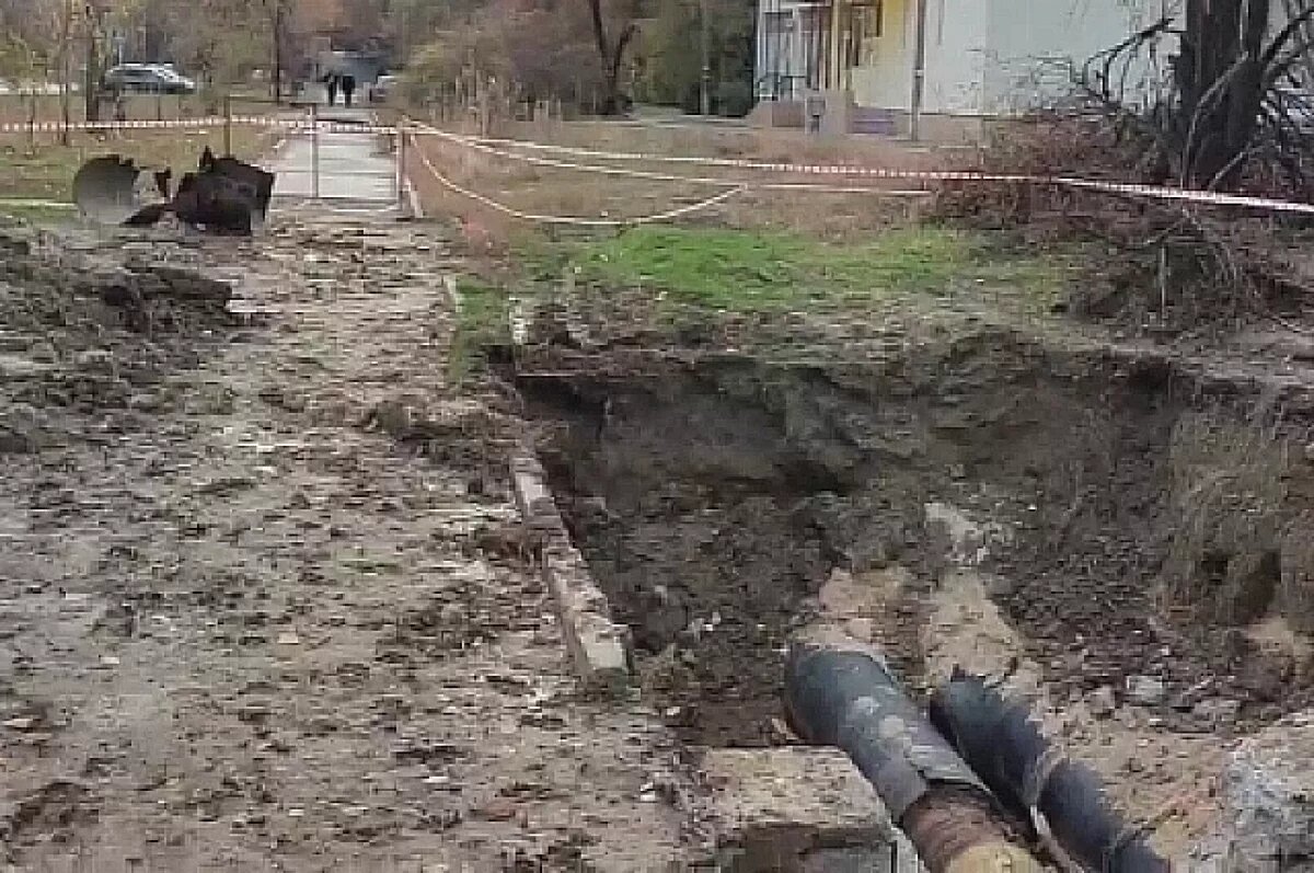    Волгоградцы привлекли внимание к опасному котловану на севере города