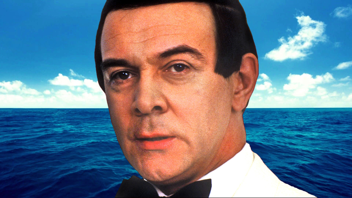 Муслим Магомаев — советский, азербайджанский и российский певец 