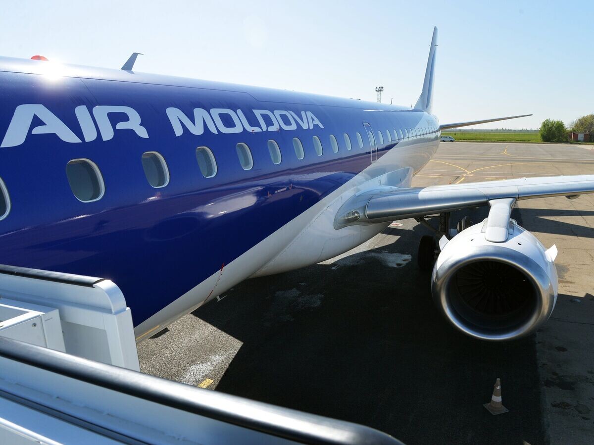    Самолет Embraer 190 компании Air Moldova© РИА Новости . Георгий Зимарев