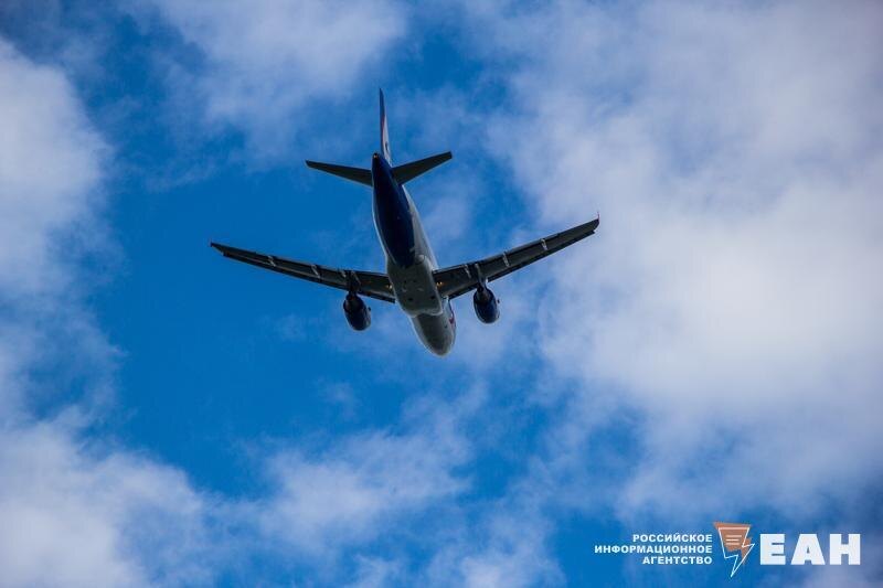    ЕАН. Самолет в небе