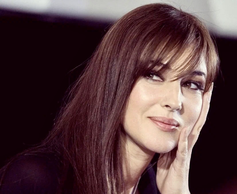 Многие во всём мире любят актрису и модель Монику Белуччи. Смотрят на неё и не могут насмотреться (напиться). Она тоже донор-пятёрка с тёплым взглядом и сиянием в образе. Фото из интернета 