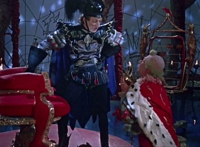 Кадр из фильма «Королевство кривых зеркал» (1963). Скриншот.