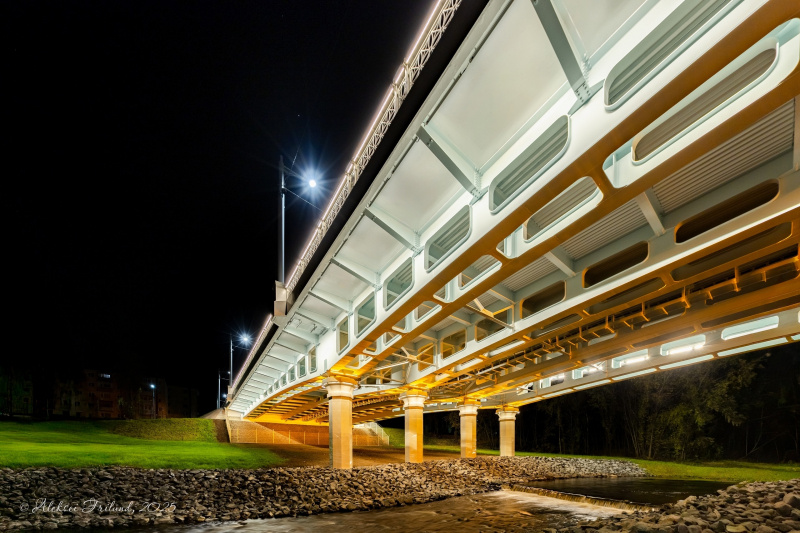    Новый Лобановский мост подсветили 450 прожекторовАлексей Фрилунд