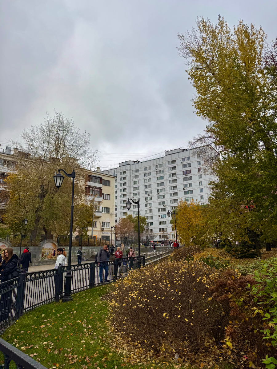 У метро. Фото автора 