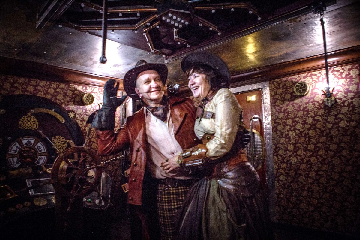 Фотосессия к моему юбилею. Розу муж выковал сам