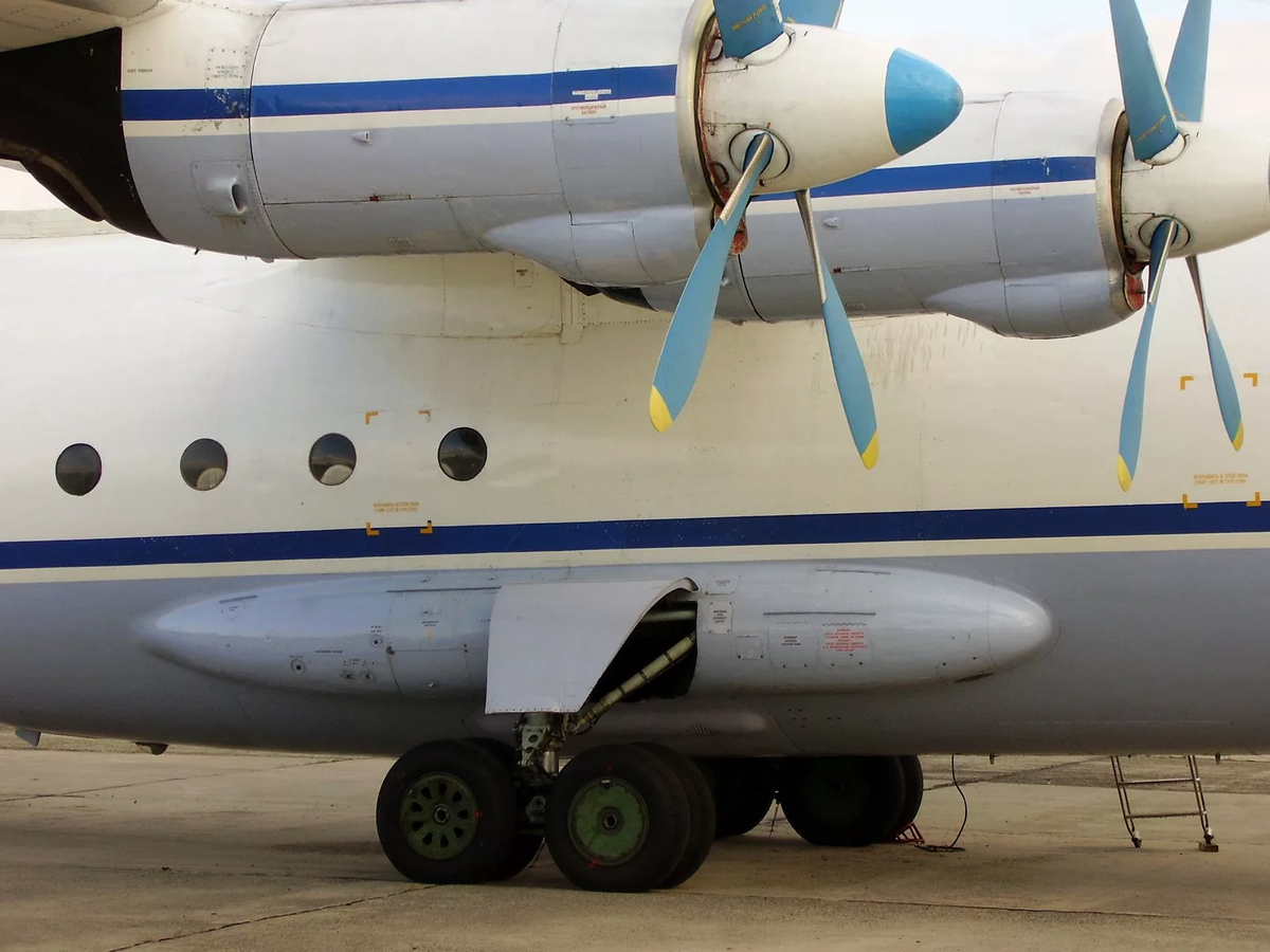 Ан-12  Фото из Яндекса