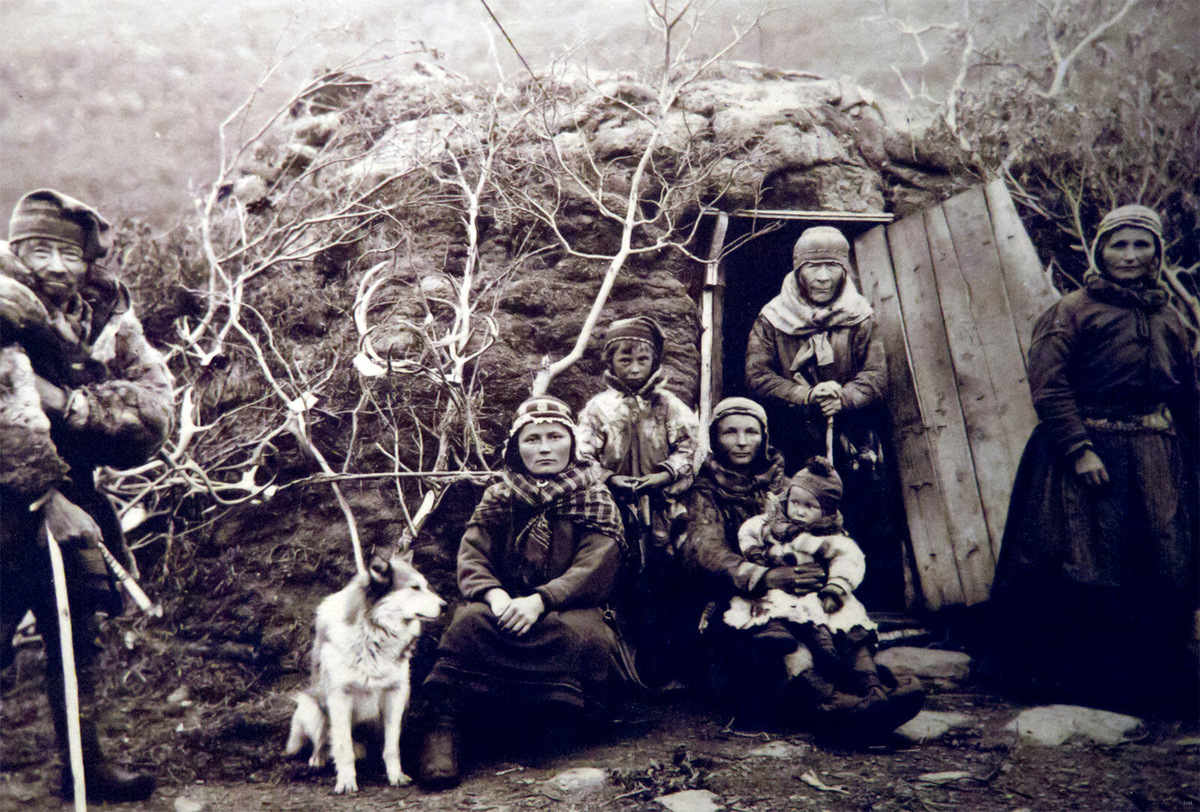Семья саамов, начало XX века, Норвегия. Фото: Titopullo / Wikipedia