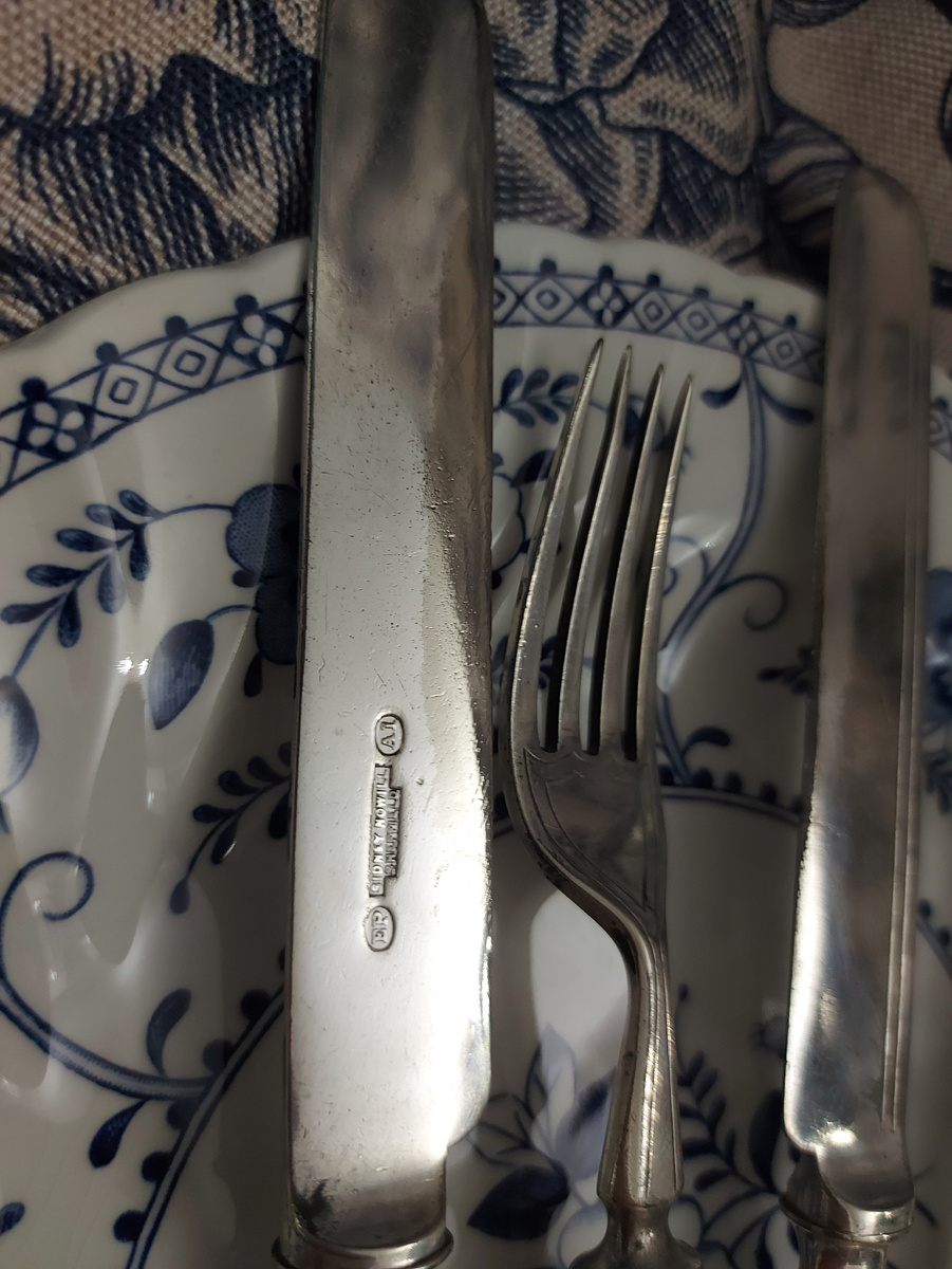 Клеймо Сидни новилла, добившегося необычайной популярности своих изделий. 