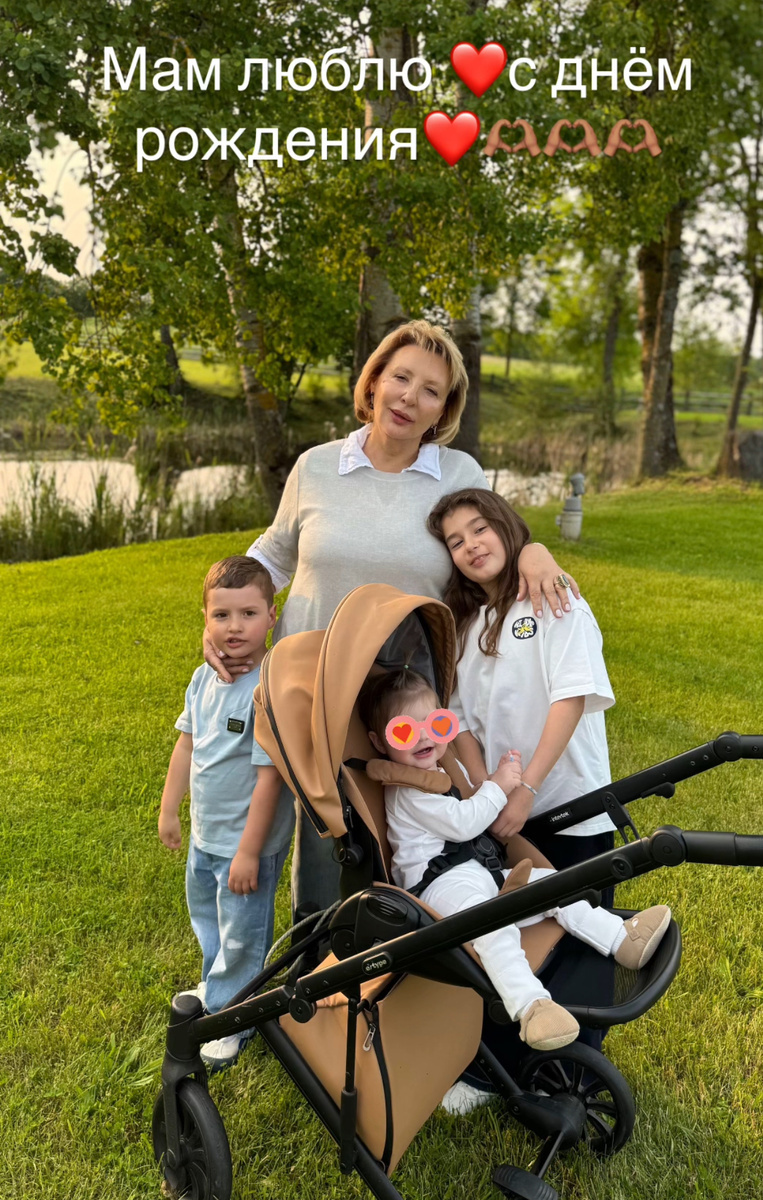 Мама Кети Топурии с внуками