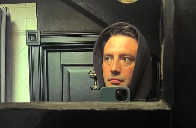 Алексея мама поддержала в стремлении стать актёром, а отец нет