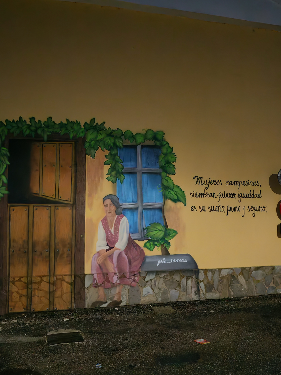 Мурал на выходе из пуэбло