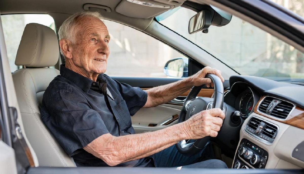 Средний возраст водителей в регионе – около 50 лет.  Фото: Изображение сгенерировано с помощью нейросети Kandinsky 4.1
