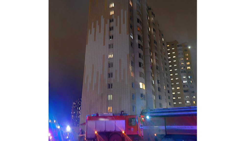    В Сургуте пожарные спасли ребенка из задымленной квартиры в многоэтажке