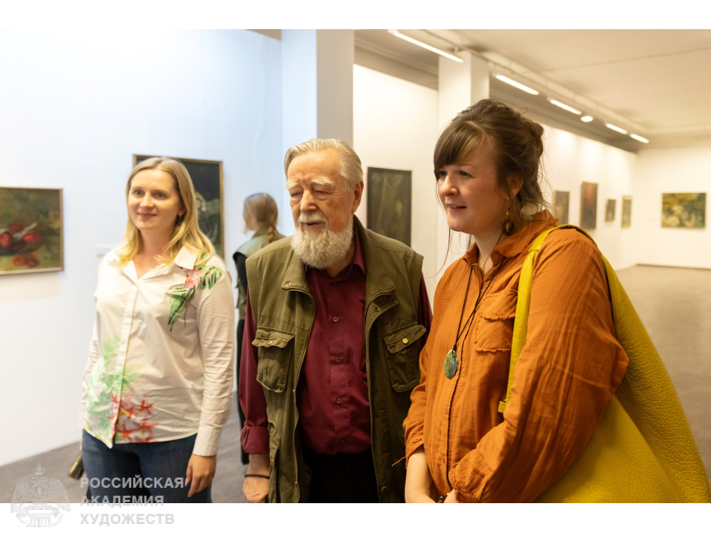 Гости открытия выставки произведений Раисы Лебедевой (1940-2025) в МВК РАХ (Москва, Пречистенка, 19). Фото: Виктор Берёзкин, пресс-служба РАХ. 2025