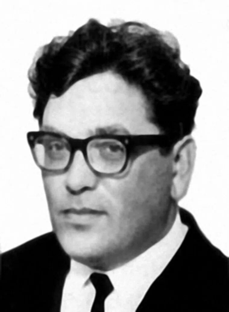 Старший геофизик экспедиции в Тазовском Аркадий Краев

Фото: Википедия