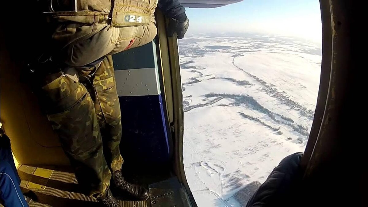 Впечатляющее зрелище открывается и ощущается через открытую дверь...