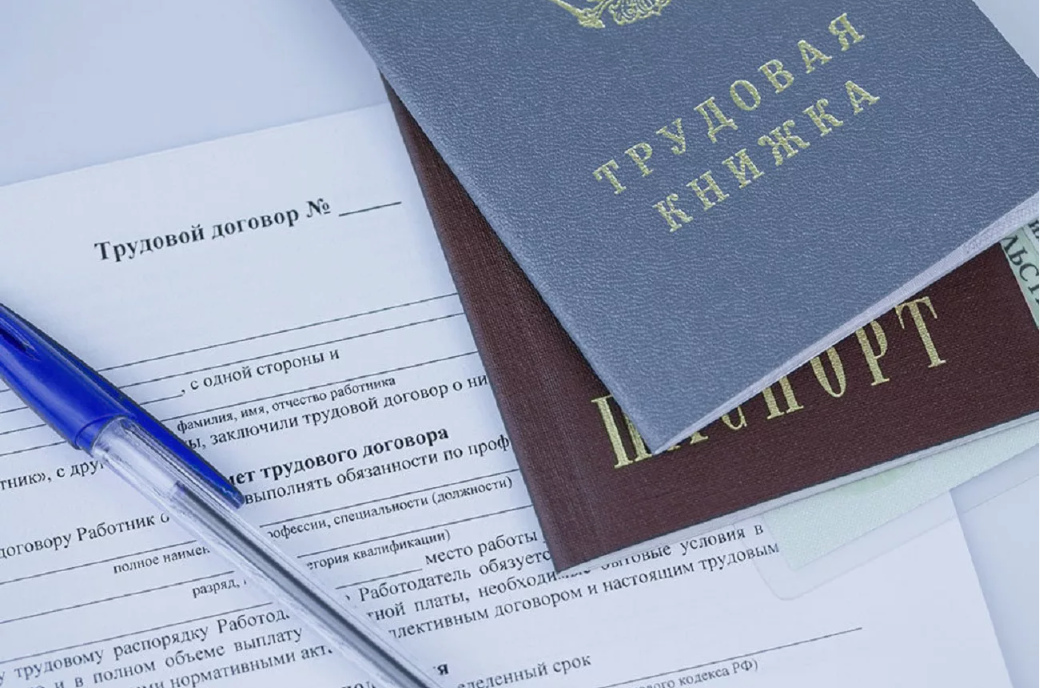 В каких случаях срочный трудовой договор становится бессрочным