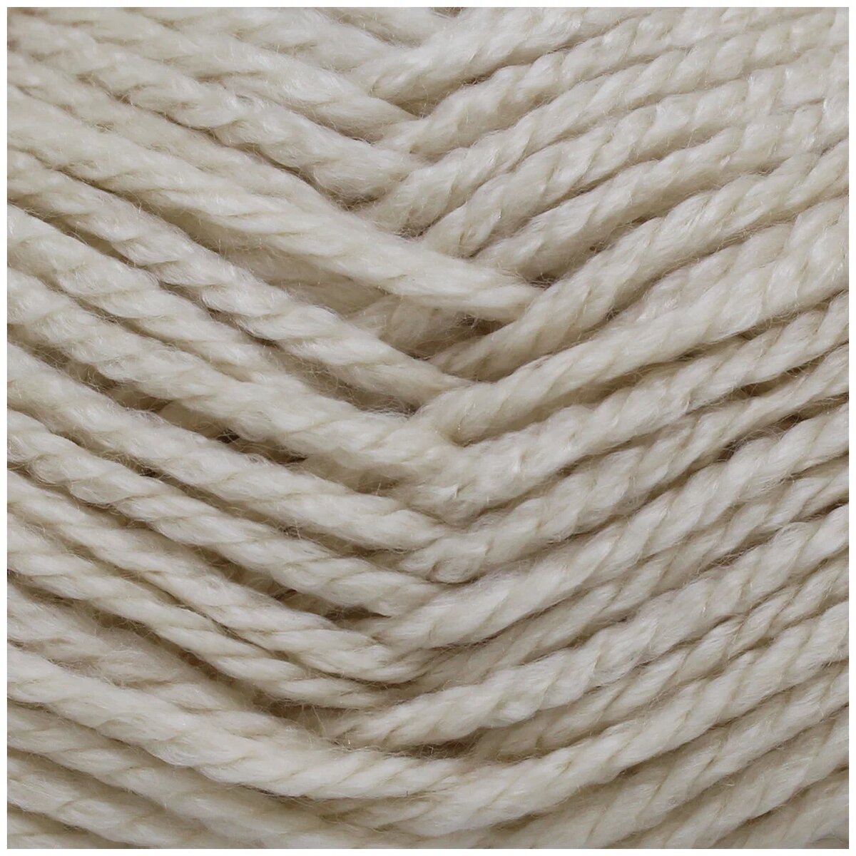 Выбирайте светлый цвет на нём видно каждую петлю, и глаза не устают.