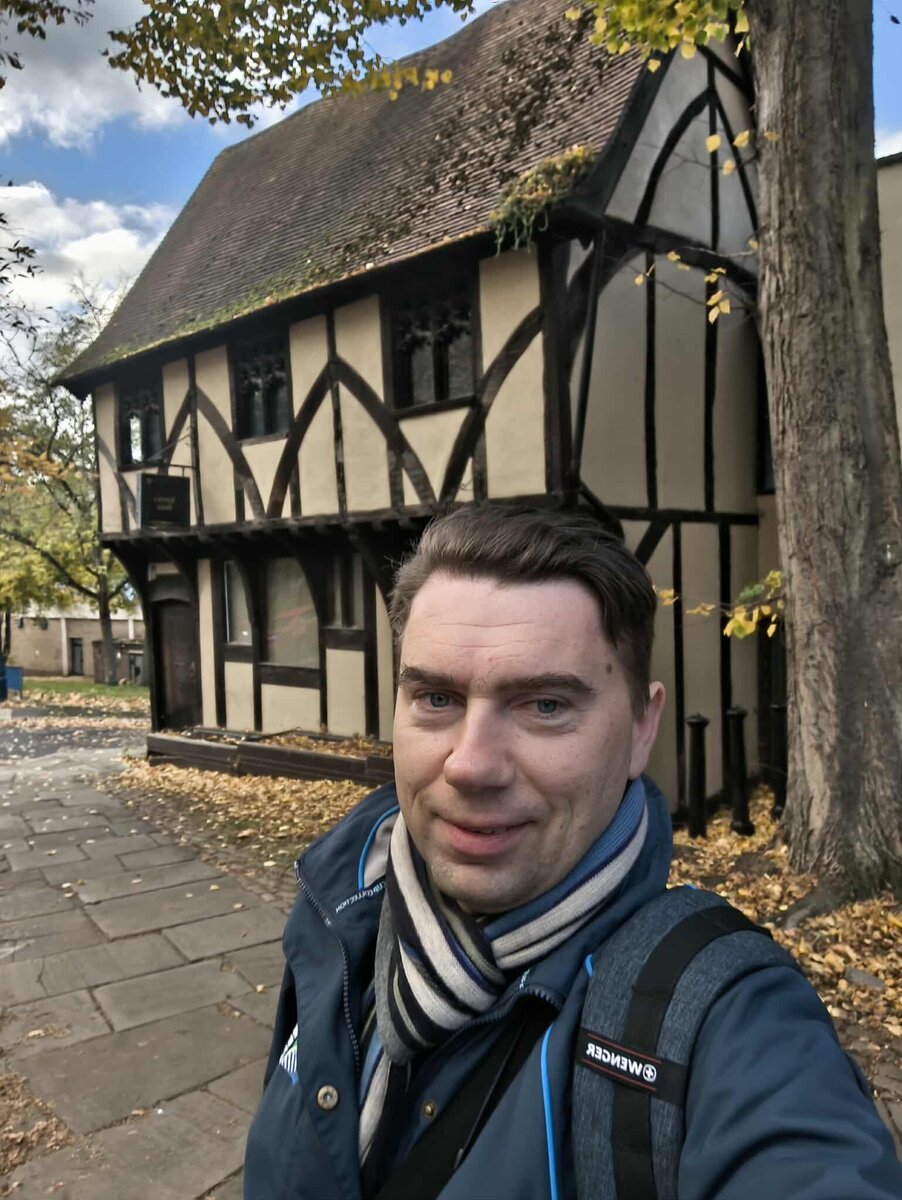 У дома с привидением в Ноттингеме.