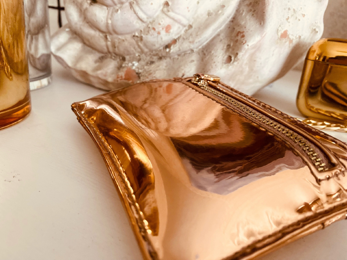 C любовью к каждому . Наташа Эльберг- более 24 лет непрерывно практикующий кризисный психолог, энергопсихолог , автор книг -бестселлеров , автор методики ментальной трансформации и коррекции любых жизненных ситуаций с помощью специальных энергетических практик. Автор - мастер энергетического таро
