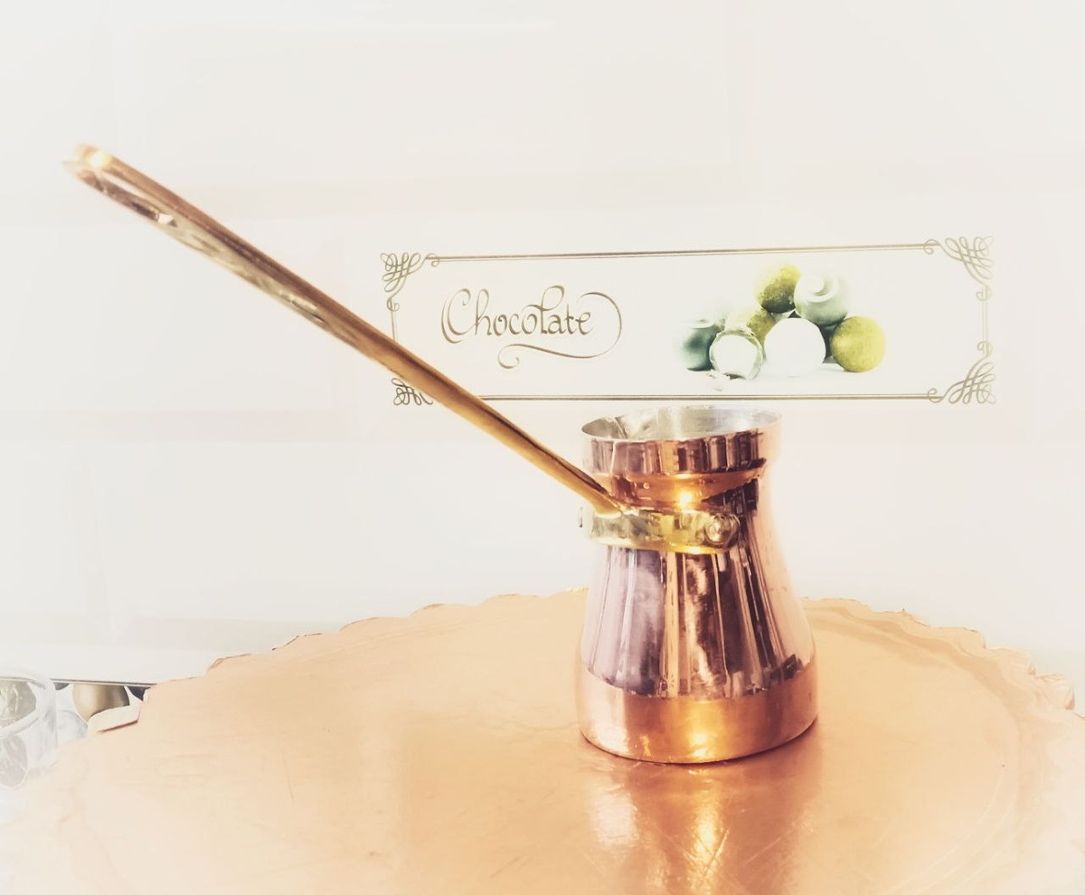 Дорогой подарок от старого друга. Слова "дорогой" и "старый" использованы в душевном подтексте.