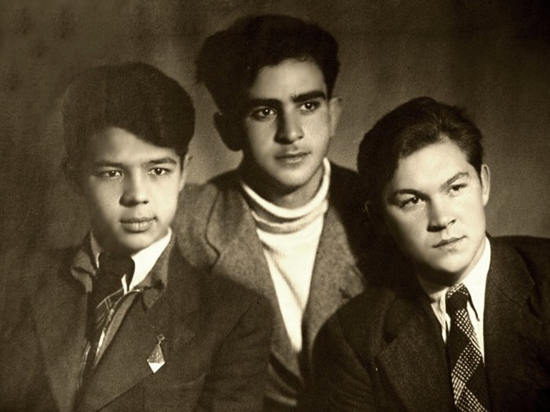 Студенты ВГИКа Раднэр Муратов, Караман Мгеладзе, Юрий Саранцев, 1952 год