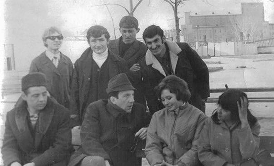 Раднэр Муратов и Савелий Крамаров в Самарканде, в перерыве между съёмками