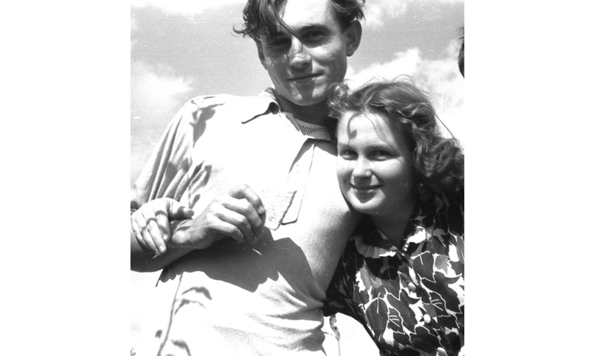 Вячеслав Коротков и И.  Извицкая. Дзержинск, 1952 год