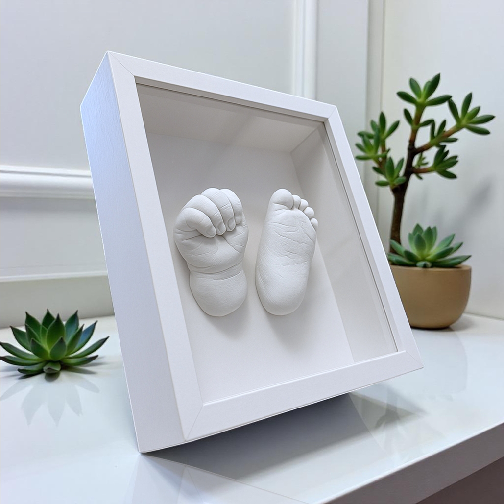 слепки ручек и ножек в рамке