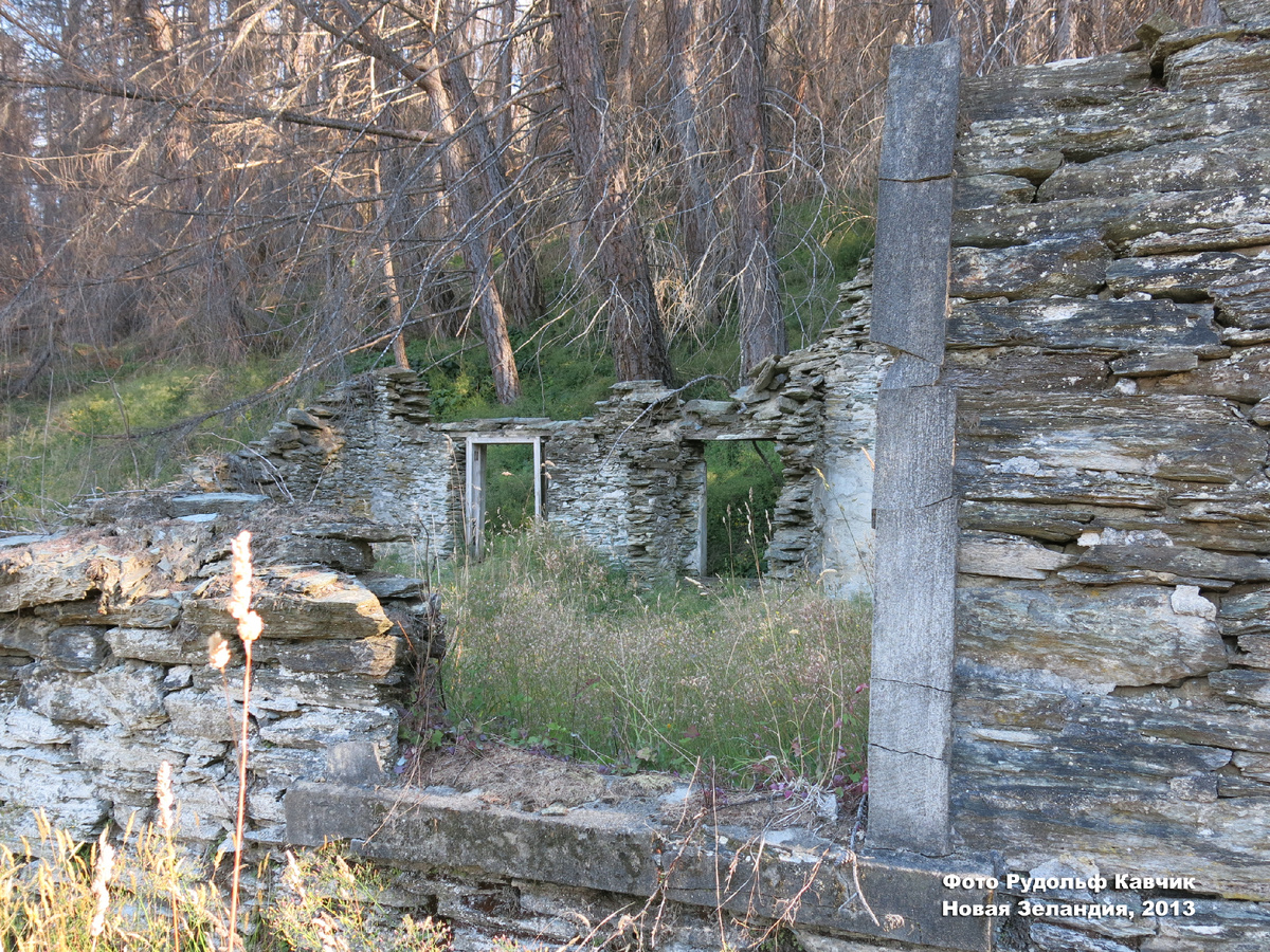Традиционный дом старателя или местного жителя из камня, которого здесь полно. Фото автора. Новая Зеландия. 