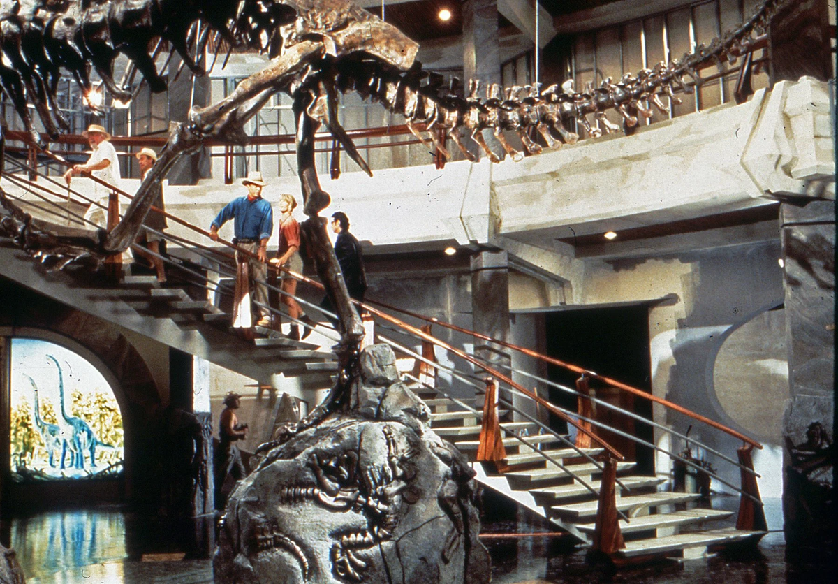 Вход в главное здания парка «юрского периода».