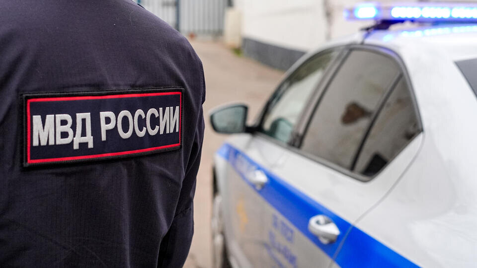     Футбольные фанаты устроили массовую драку на трассе в Саратове ИЗВЕСТИЯ/Сергей Лантюхов