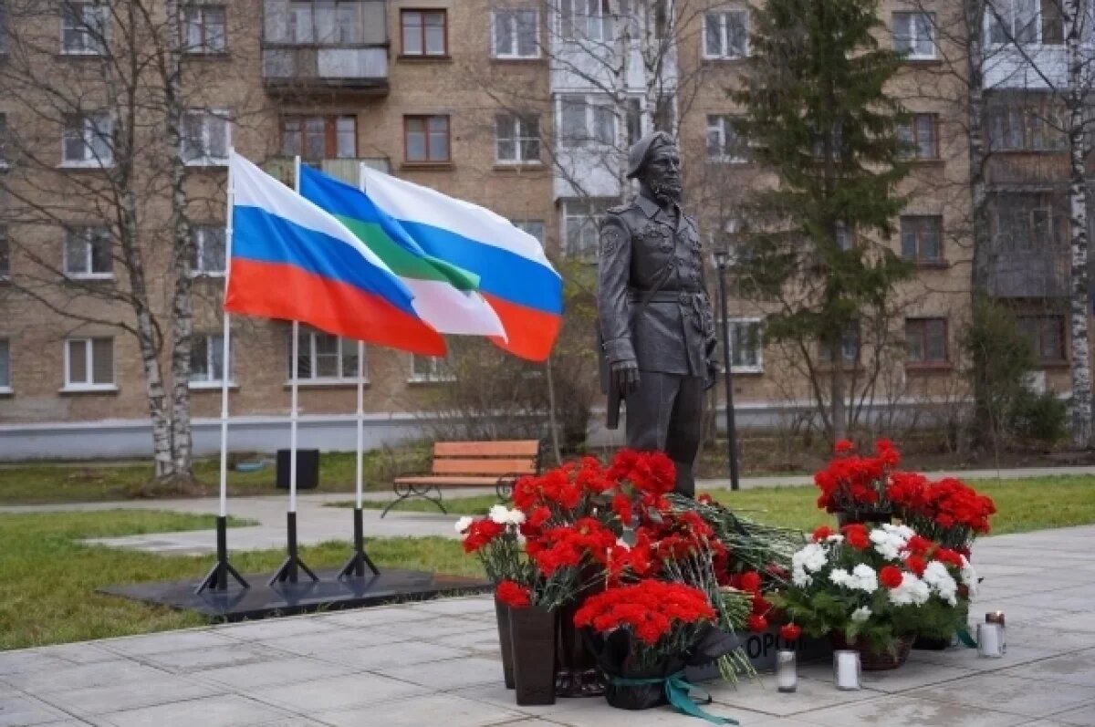    Памятник первому комбату Спарты с позывным Моторола открыли в Ухте