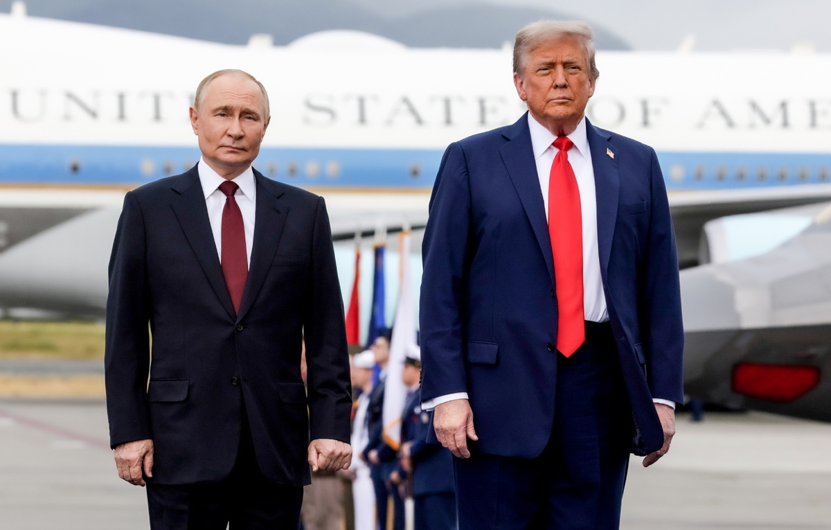    Президент РФ Владимир Путин и президент США Дональд Трамп  Гавриил Григоров/Пресс-служба президента РФ/ТАСС