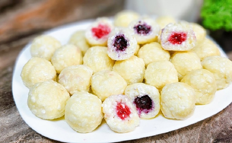 Творожный десерт с нежной начинкой: мягкий завтрак за 15 минут