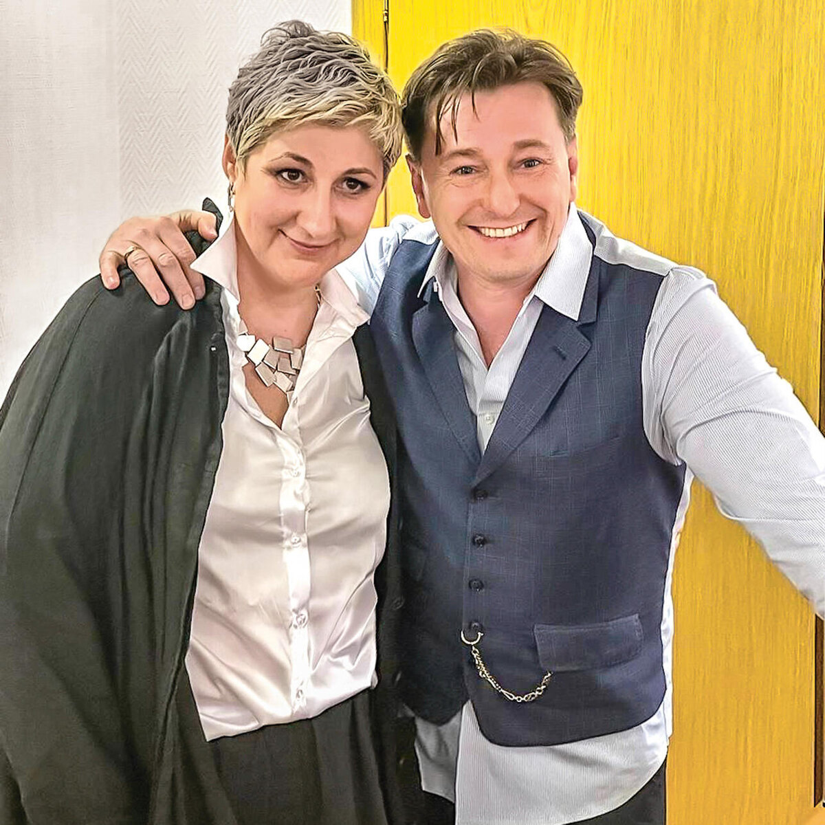    Нина Чусова с художественным руководителем Московского Губернского театра Сергеем Безруковым. 2025 г. из личного архива Нины Чусовой