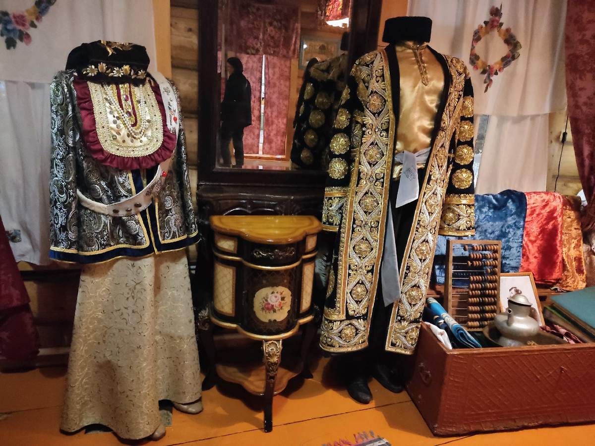 Костюмы татар в музее татарского быта в Казани. 