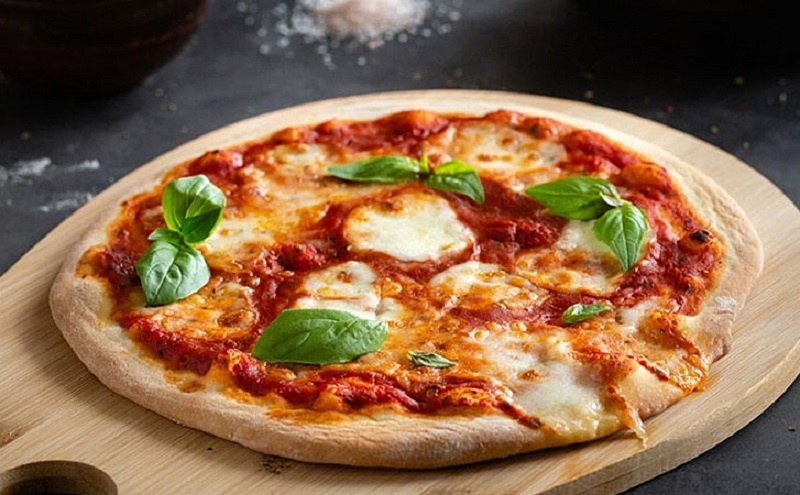 Готовим настоящую итальянскую пиццу дома: секреты золотистой корочки и выпечка на камне
