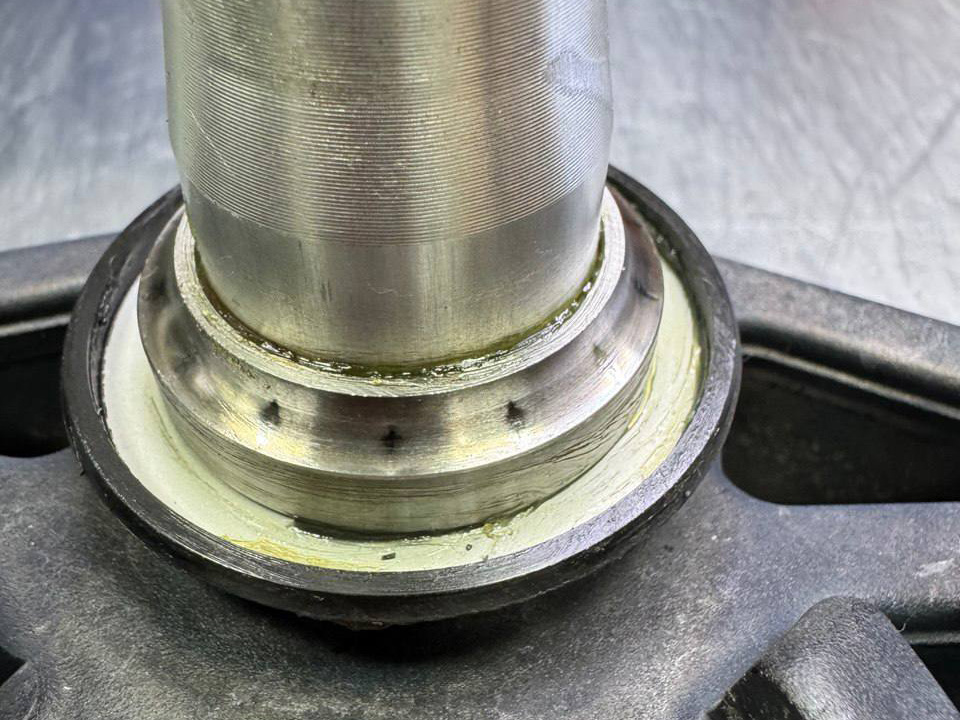 Набои на обойме подшипника