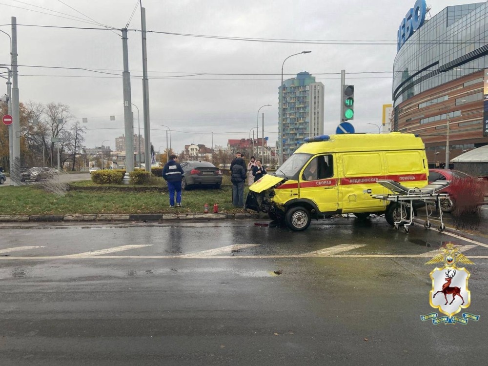    Водитель BMW стал виновником ДТП с реанимобилем в Нижнем Новгороде