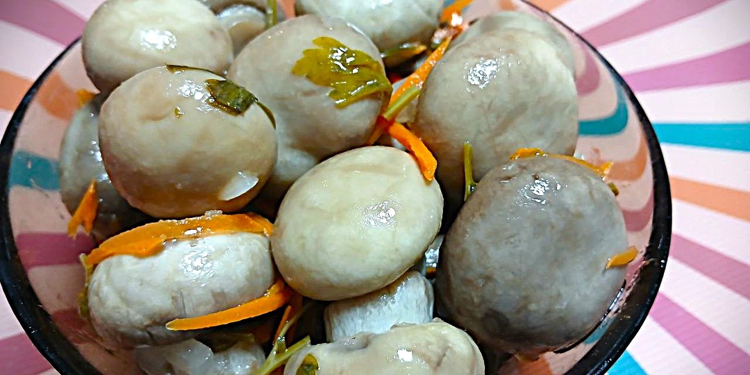 Шампиньоны в маринаде: Свежесть и пикантность за один день.